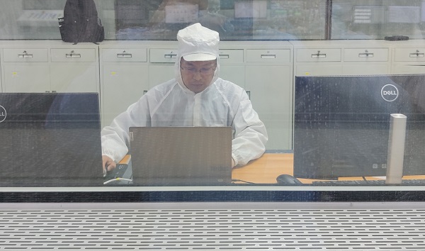 15點，自控事業部胡曉強在寧波對6.3米BOPET聚酯薄膜生產線做控制優化.jpg
